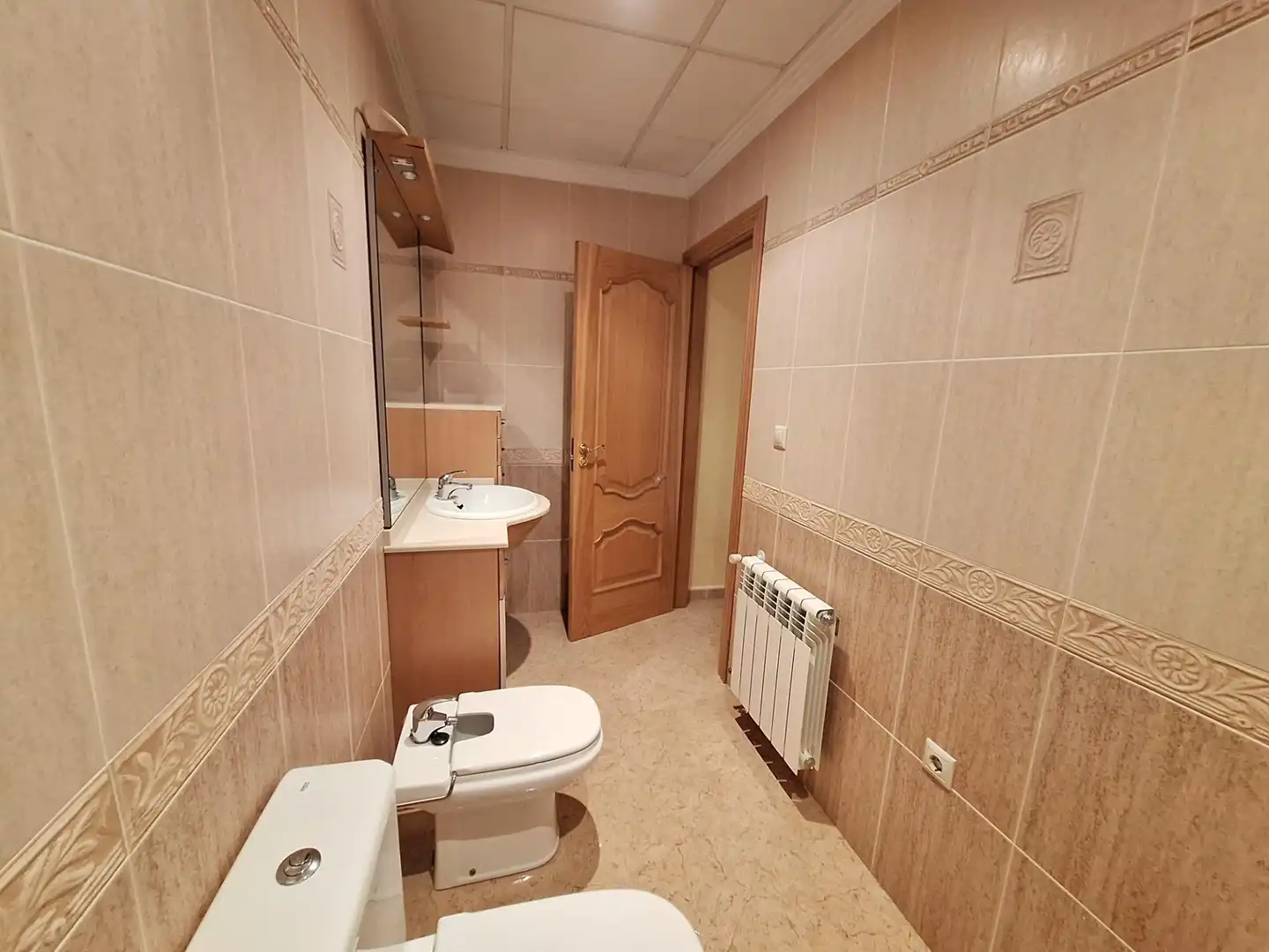 Baño de Casa o chalet en venta en Algueña con Calefacción, Balcón y Jacuzzi