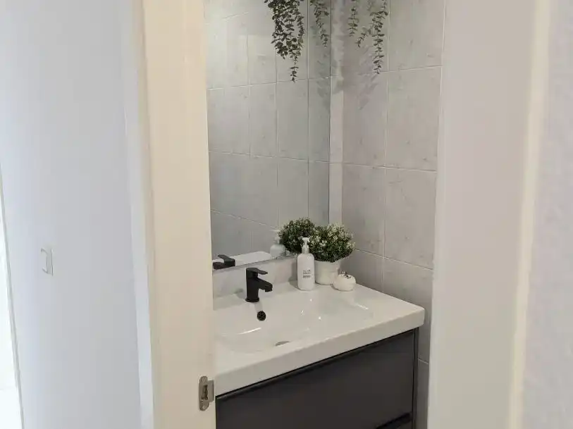 Badezimmer von Wohnung zum Verkauf in Roses mit Balkon