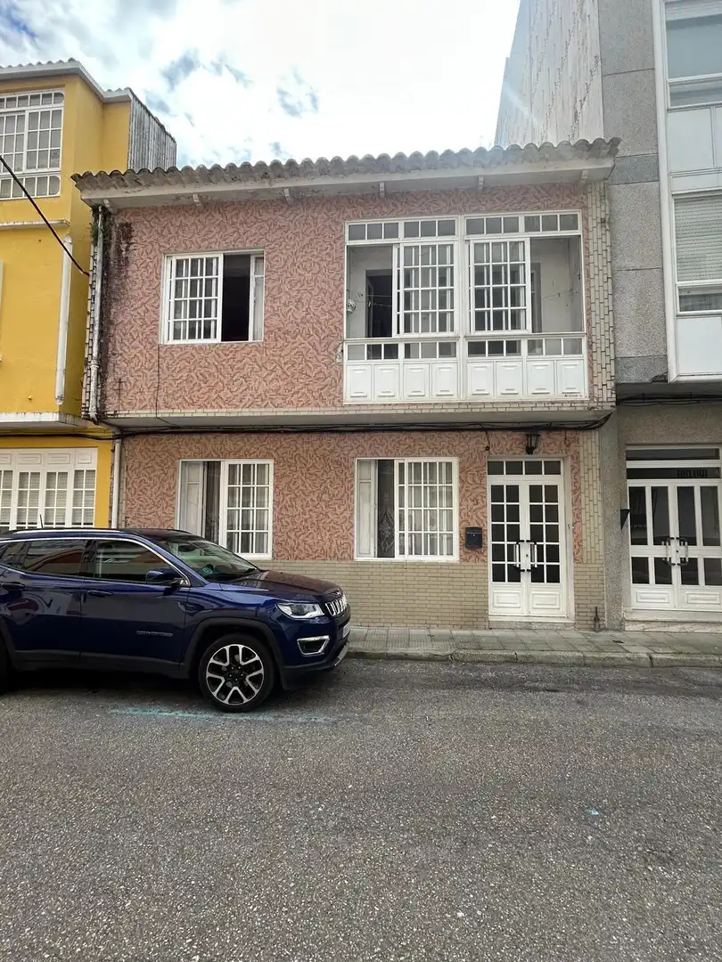 Vista exterior de Casa o xalet en venda en A Pobra do Caramiñal amb Traster, Moblat i Balcó