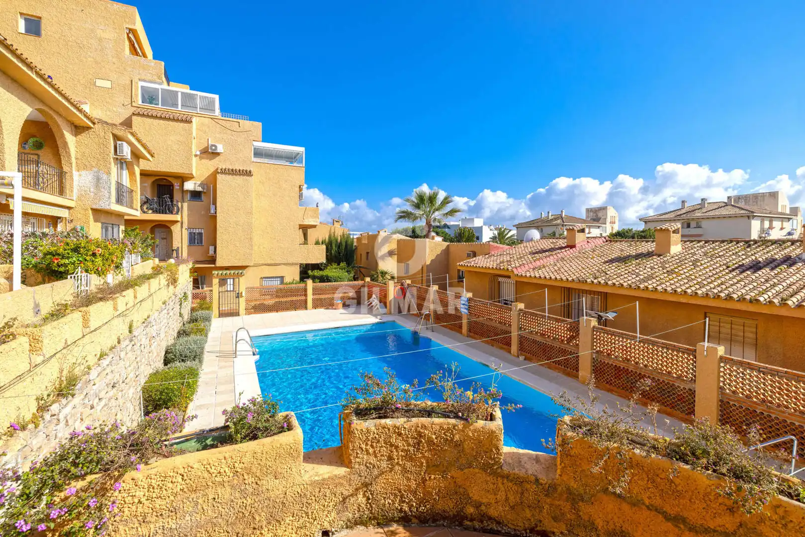 Außenansicht von Einfamilien-Reihenhaus zum Verkauf in Estepona