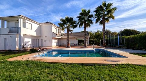 Impresionante casa en Urbanización Los Almendros.