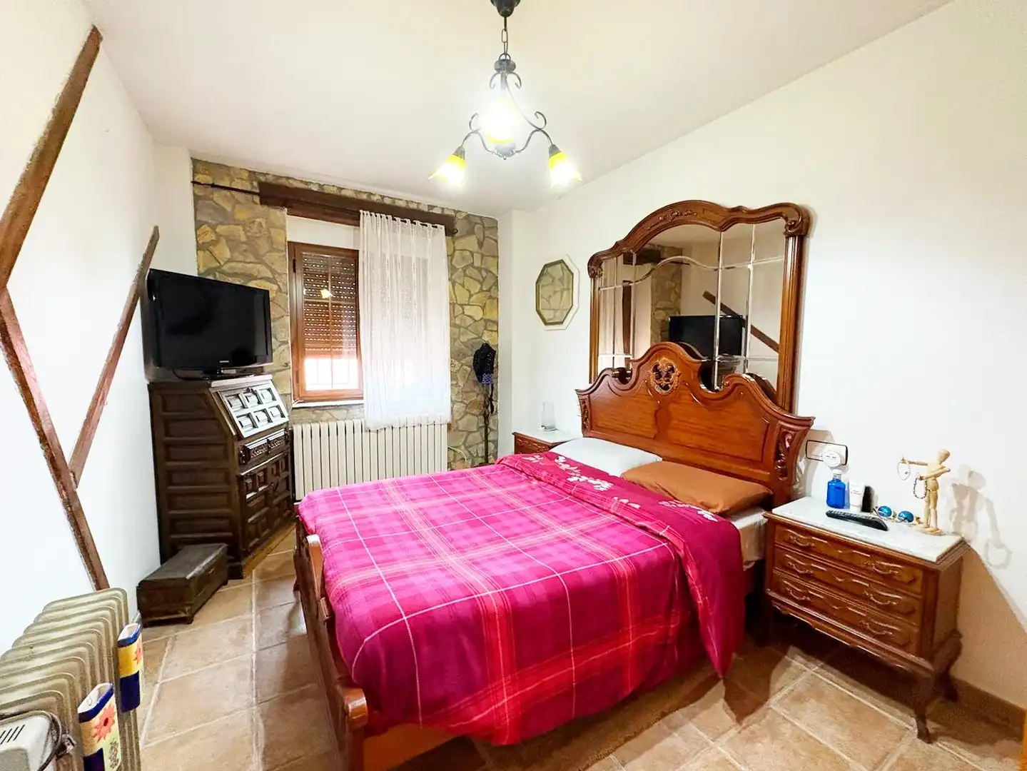 Habitación de Casa o chalet en venta en Navarredonda de la Rinconada con Terraza, Trastero y Amueblado