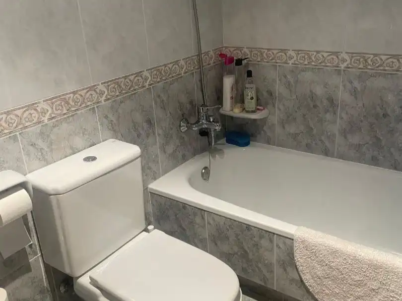 Badezimmer von Wohnung zur Miete in Noia