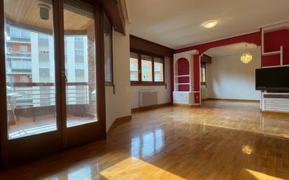 Living room of Flat for sale in  Logroño  with Air Conditioner, Heating and Parquet flooring