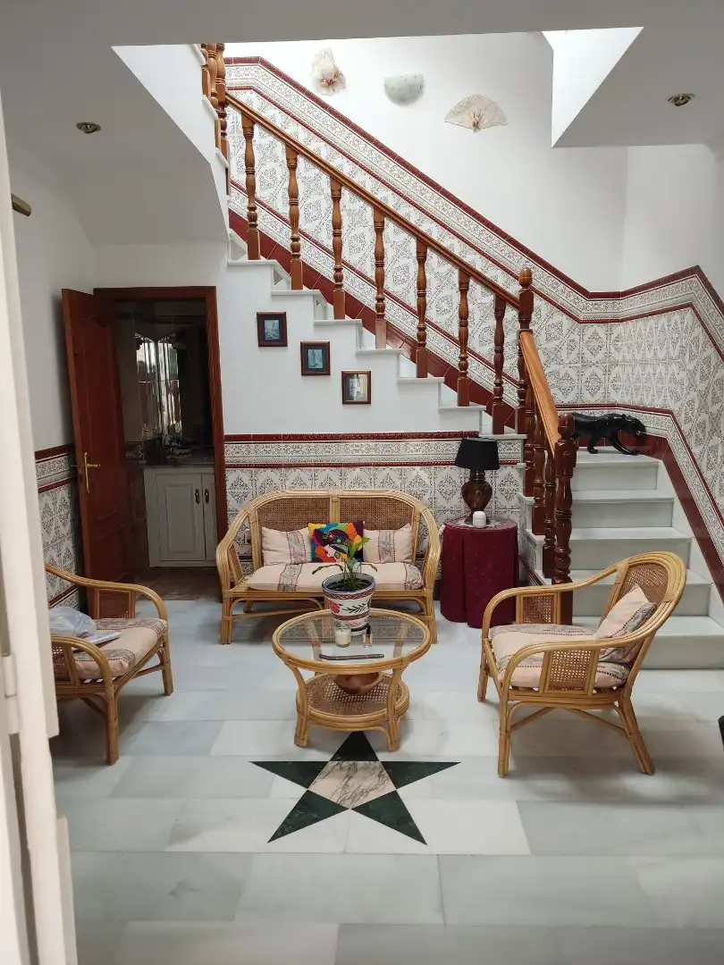 Wohnzimmer von Einfamilien-Reihenhaus zum Verkauf in Barbate mit Klimaanlage, Heizung und Terrasse