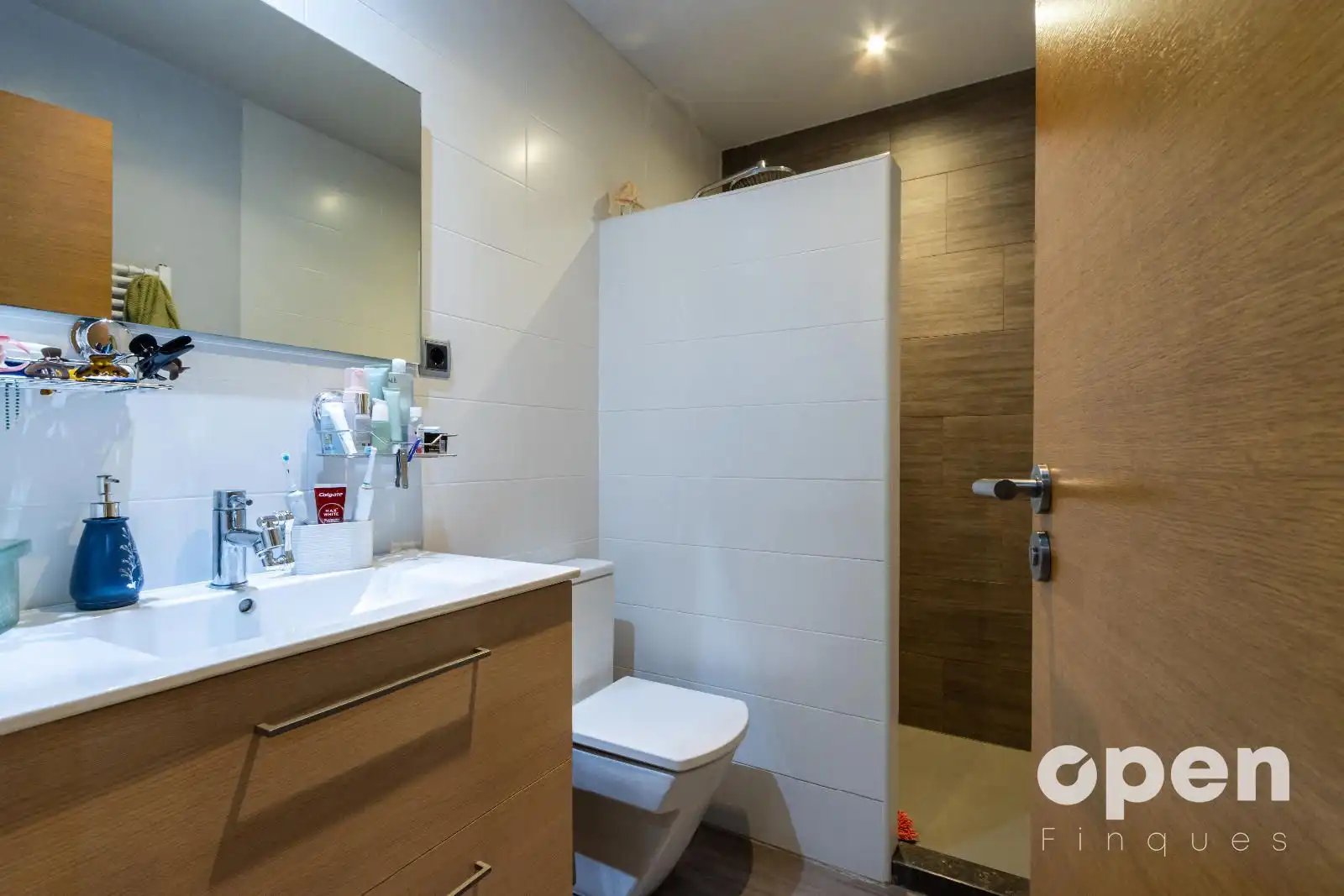 Badezimmer von Einfamilien-Reihenhaus zum Verkauf in Terrassa mit Klimaanlage, Heizung und Terrasse