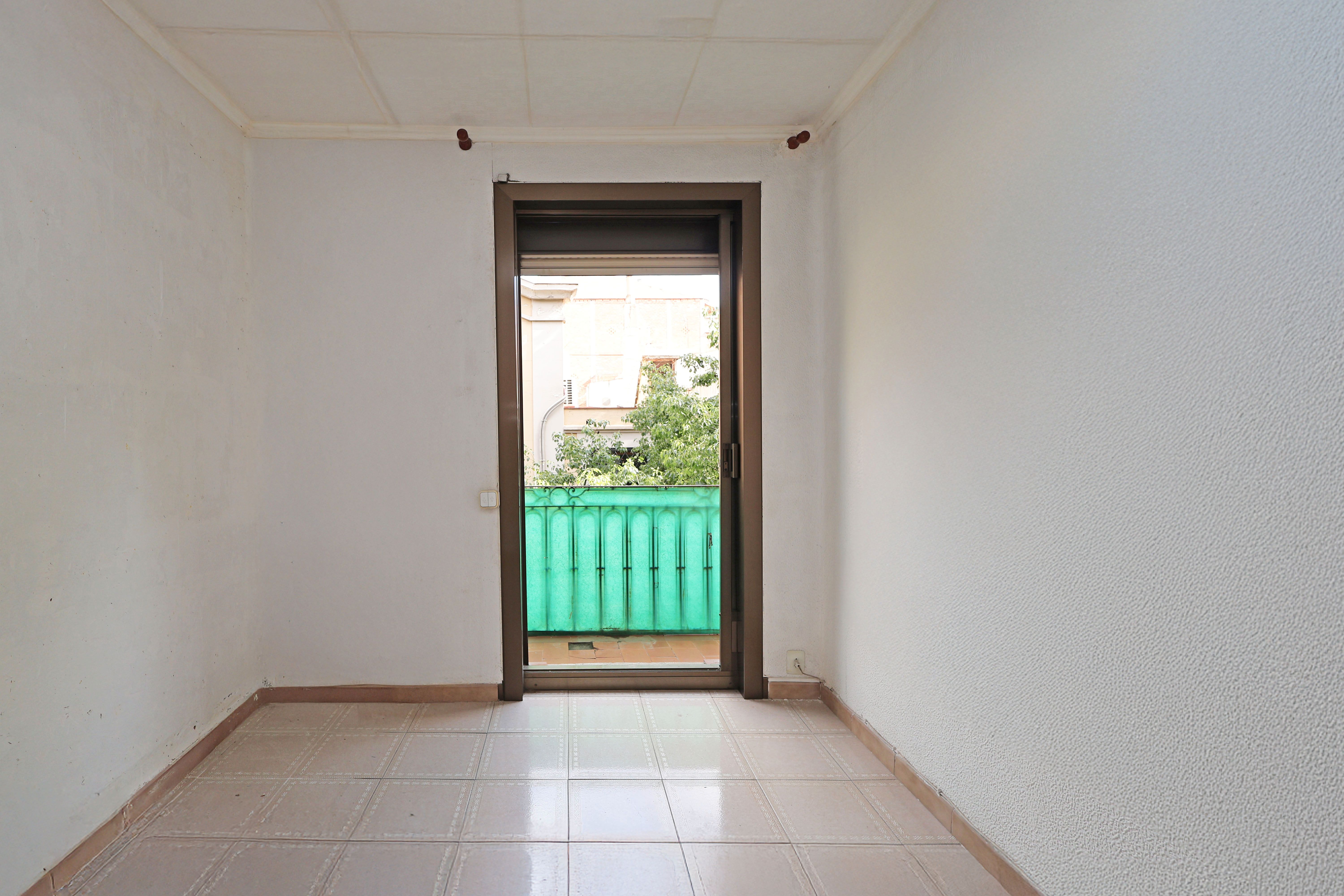 Habitación de Piso en venta en  Barcelona Capital con Balcón