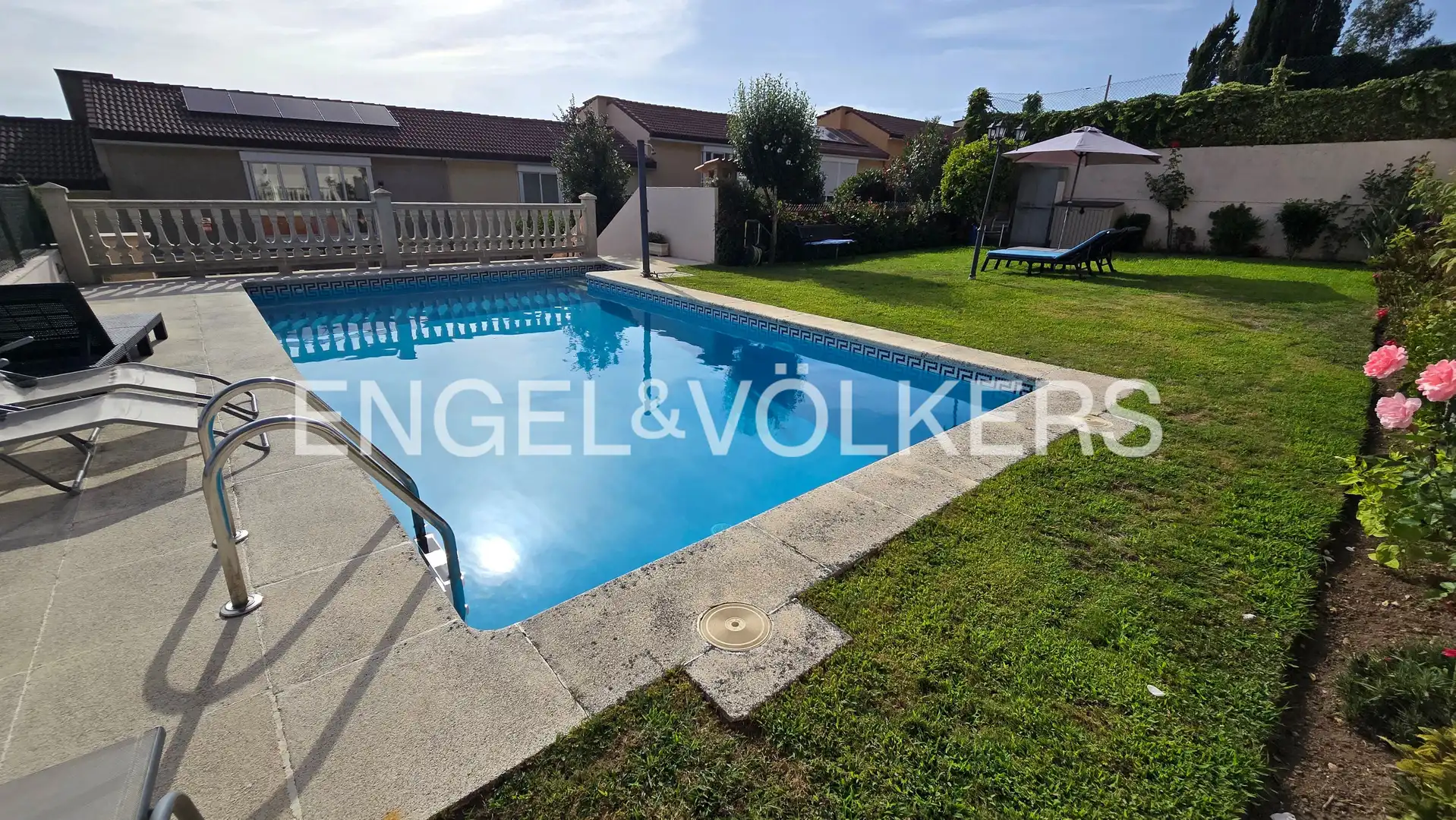 Swimming pool of Detached homes for sale in Vigo   with Heating, Private garden and Terrace