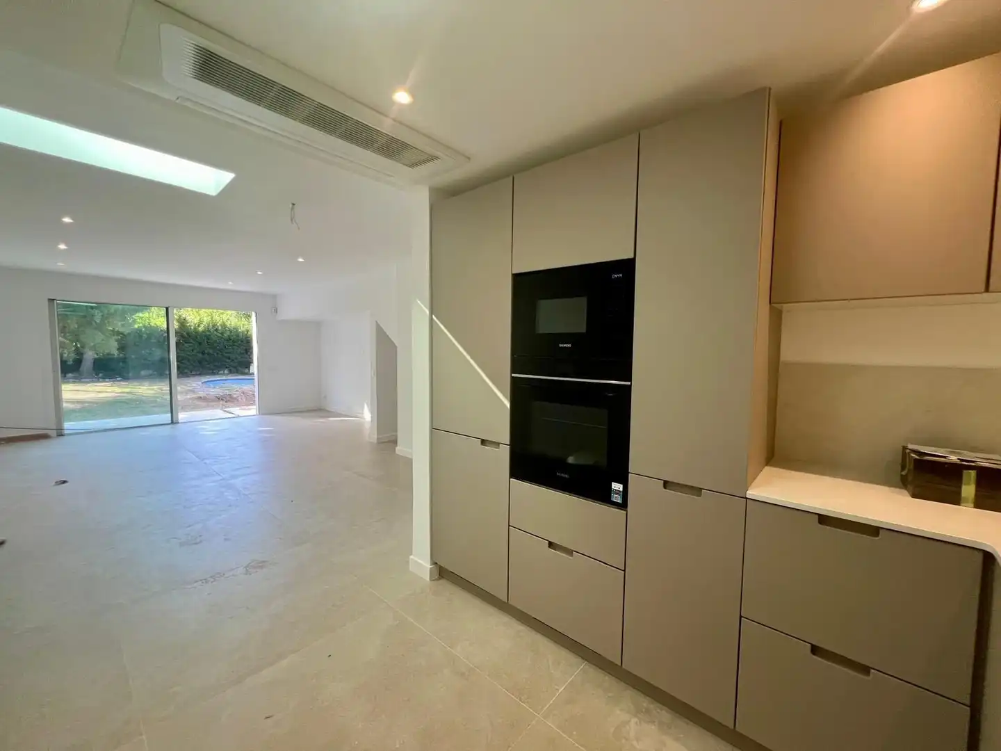 Cocina de Casa adosada en venta en Sant Pere de Ribes con Aire acondicionado, Calefacción y Jardín privado