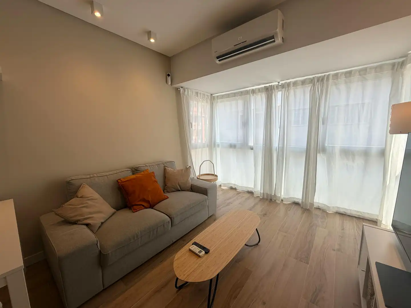 Living room of Flat for rent in Madrid  with Air Conditioner, Heating and Furnished