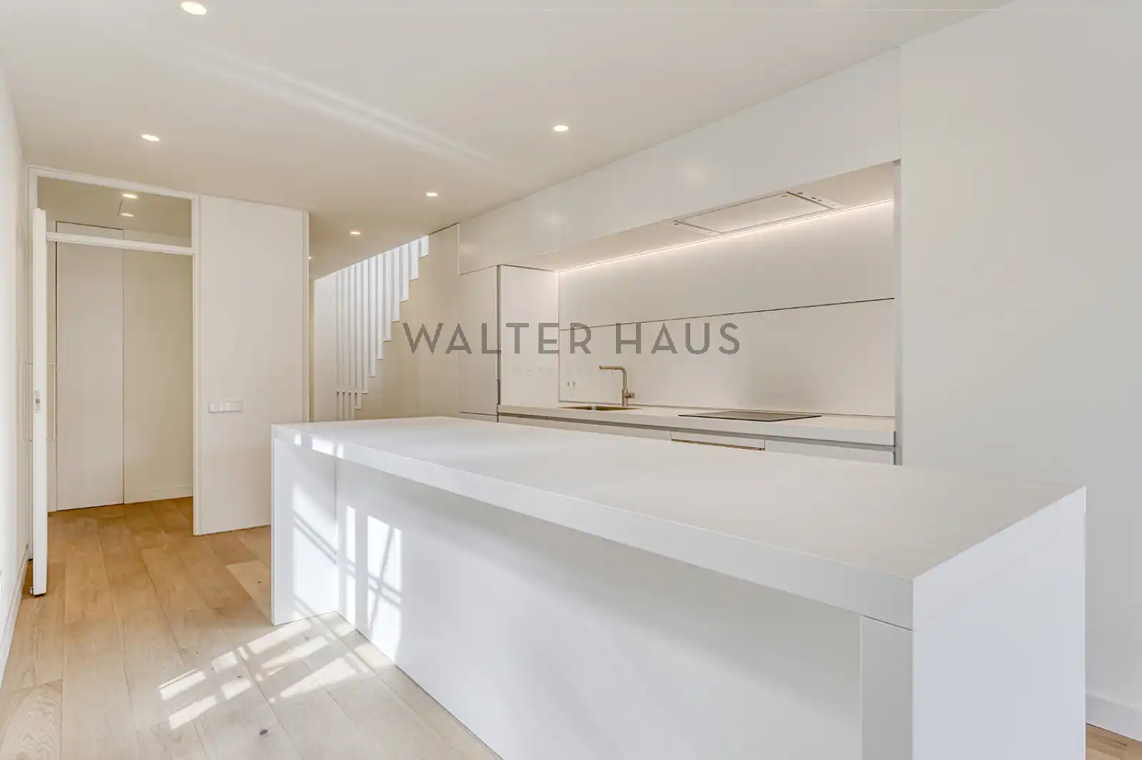 Penthouse with terrace for sale in Carrer de Pau Claris, imagen 3