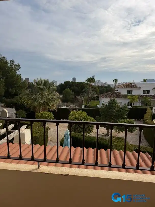 Casa adosada en venda a Carrer Atenas, Golf Bahía