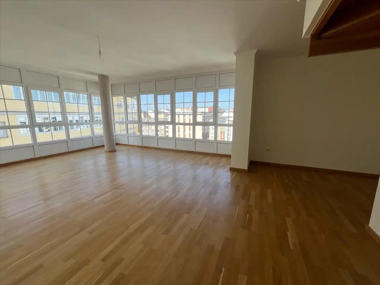 Sala d'estar de Dúplex en venda en Lugo amb Calefacció, Parquet i Terrassa
