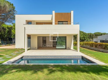 Detached house with pool for sale in Calella de Palafrugell