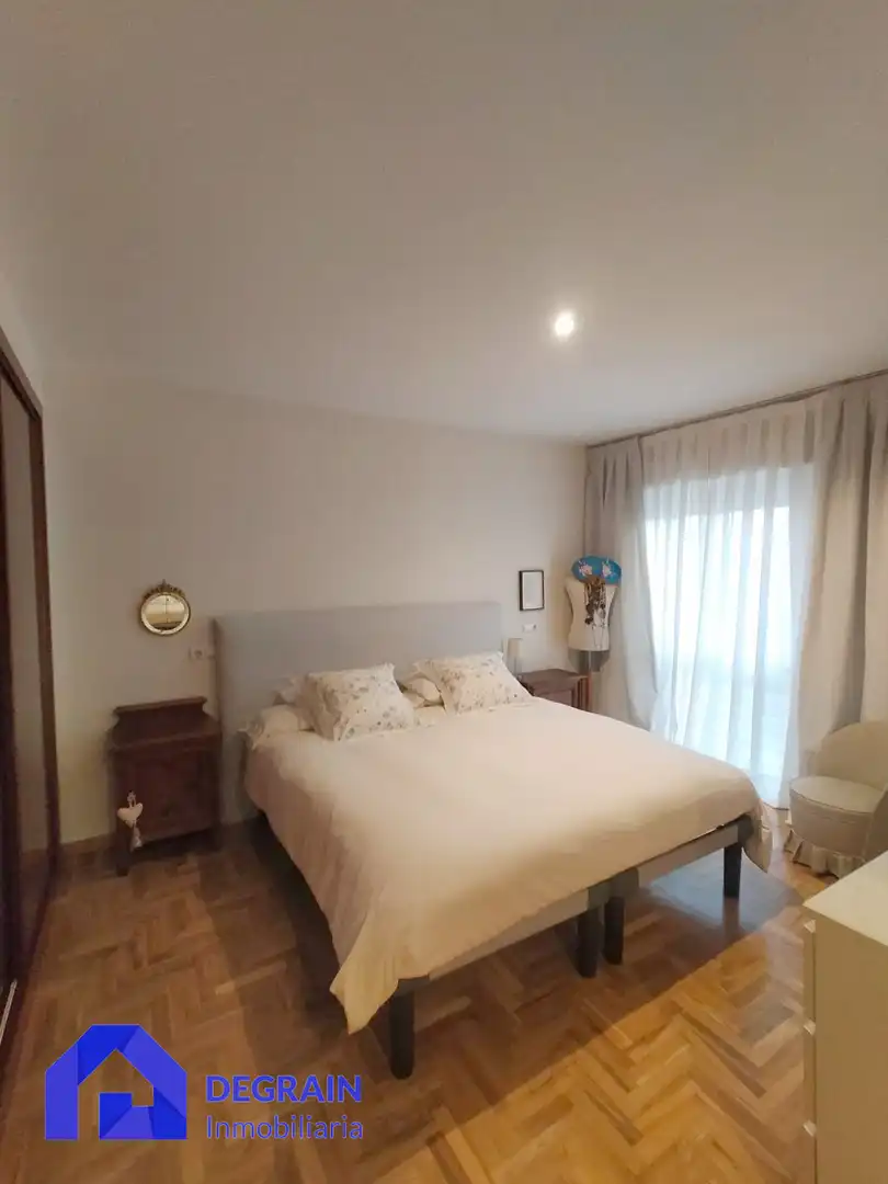 Schlafzimmer von Einfamilien-Reihenhaus zur Miete in Llanera mit Heizung, Privatgarten und Parkett