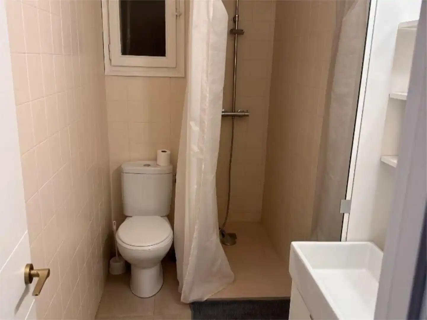 Badezimmer von Wohnung zur Miete in Barcelona mit Parkett, Möbliert und Balkon