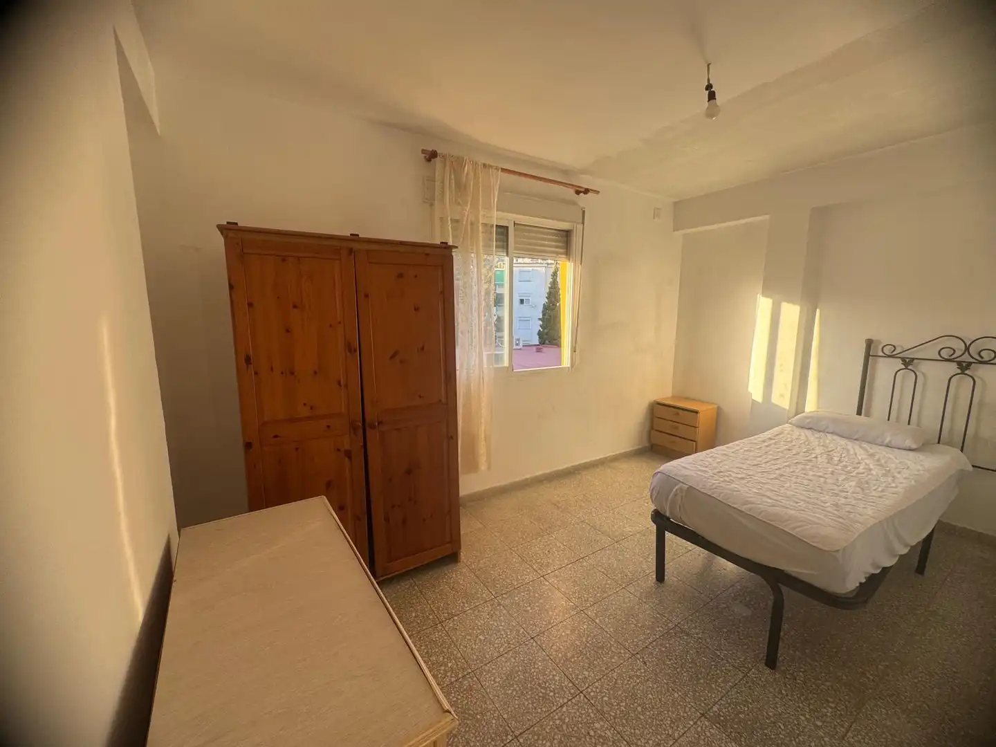 Habitación de Piso para compartir en Marbella con Aire acondicionado, Terraza y Amueblado