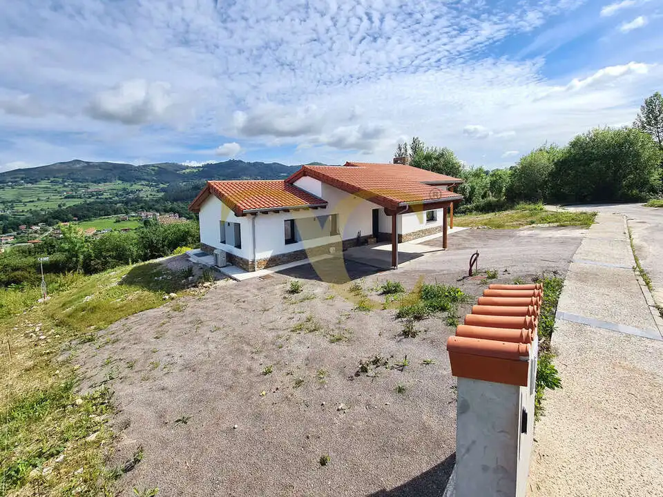 Houses for sale in Oviedo   with Air Conditioner, Heating and Private garden