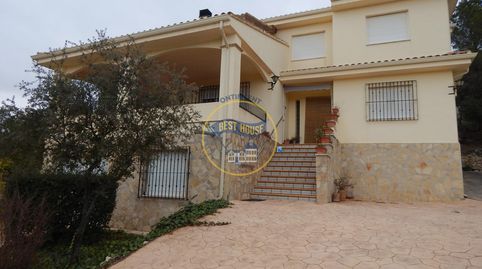 CHALET CON PISCINA Y VISTAS PRIVILEGIADAS.