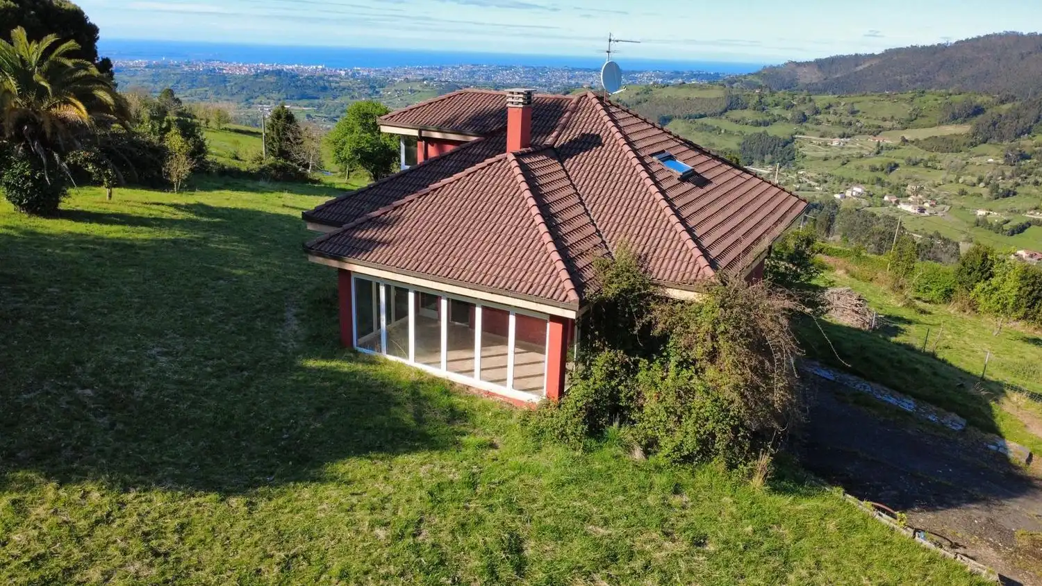 Vista exterior de Casa o chalet en venta en Gijón  con Calefacción, Terraza y Trastero