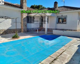 Vista exterior de Casa o xalet en venda en Chozas de Canales amb Terrassa