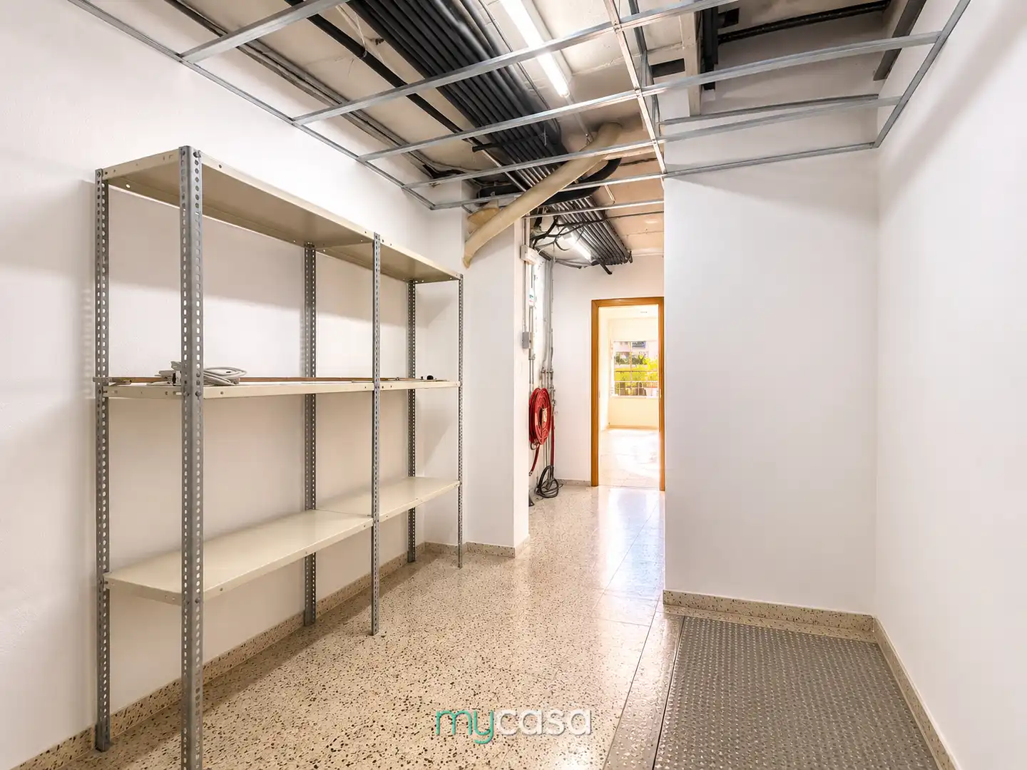 Local en venta en Barcelona con Parquet, Terraza y Alarma