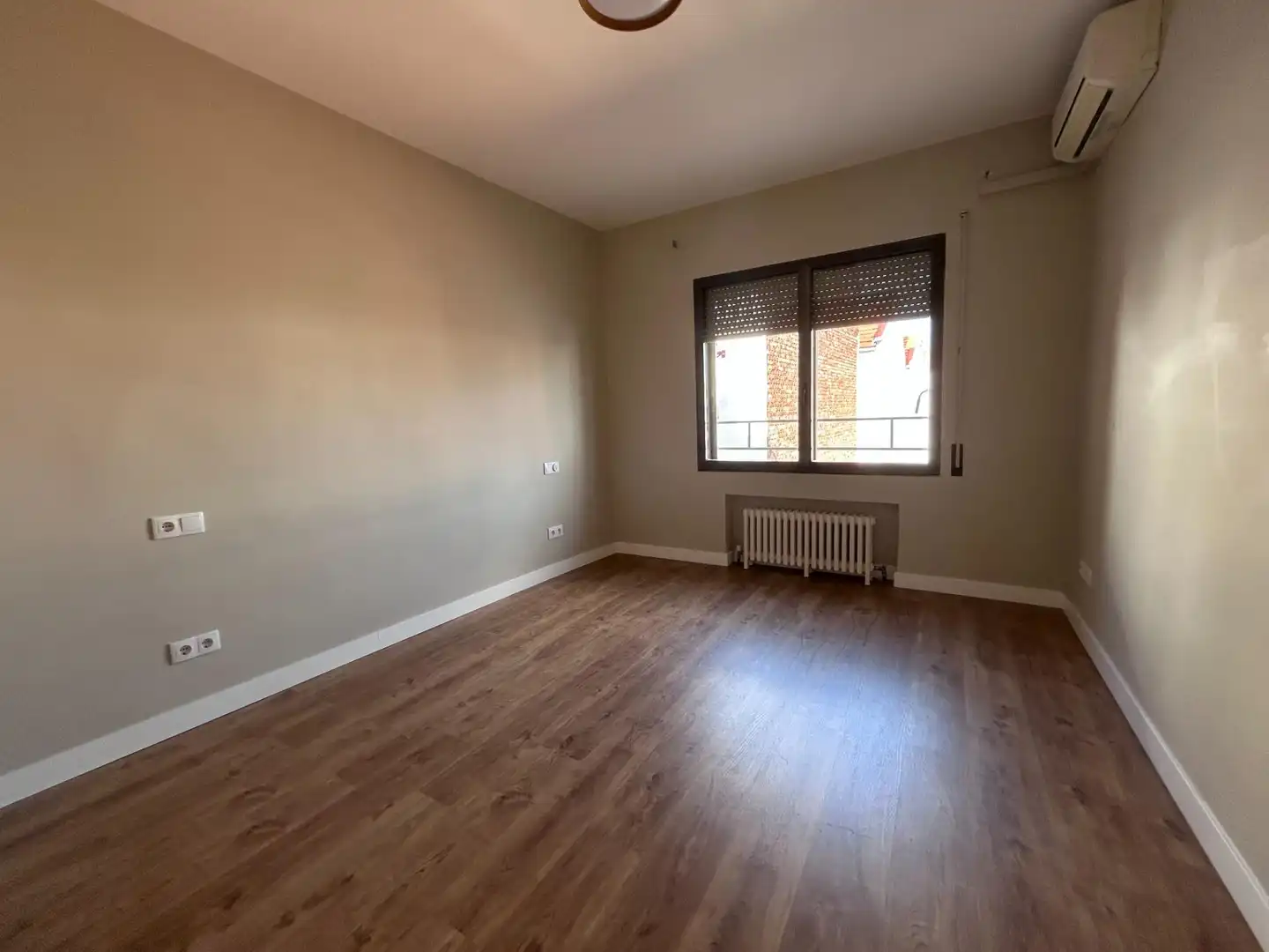 Bedroom of Flat for rent in Madrid  with Air Conditioner, Heating and Terrace