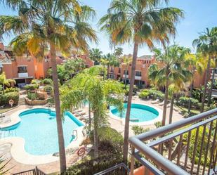 Piscina de Casa adosada de lloguer en Marbella amb Aire condicionat, Terrassa i Piscina