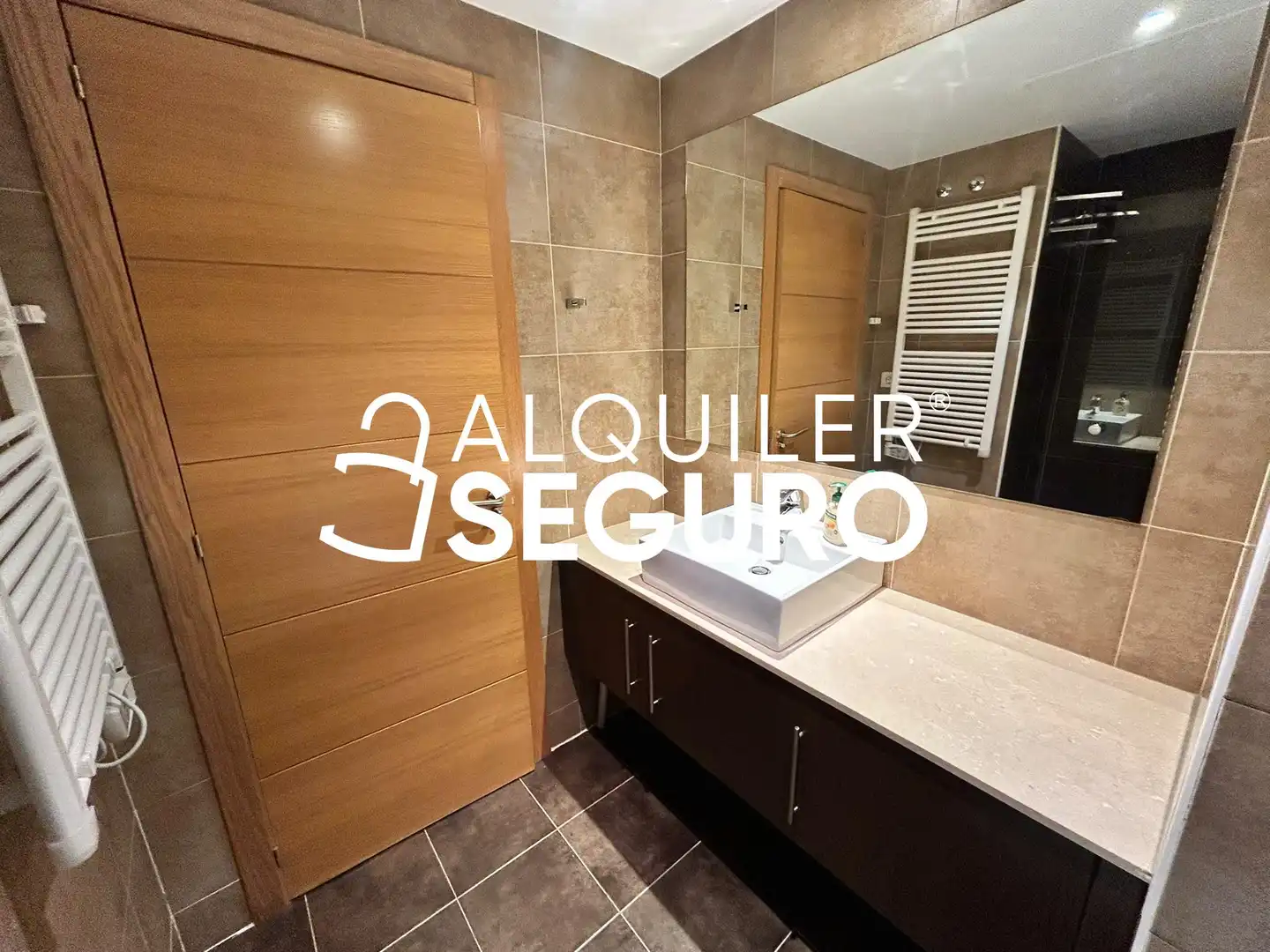 Baño de Estudio de alquiler en Madrid con Aire acondicionado, Calefacción y Trastero