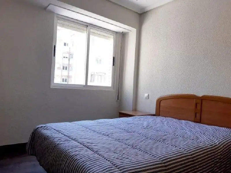 Dormitori de Pis de lloguer en Santander amb Calefacció, Jardí privat i Parquet