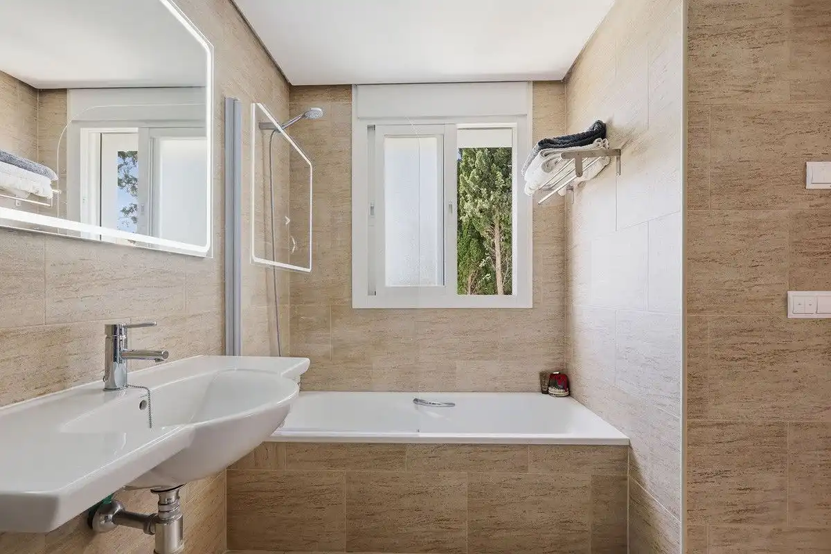 Baño de Casa o chalet en venta en Estepona con Terraza, Piscina y Balcón