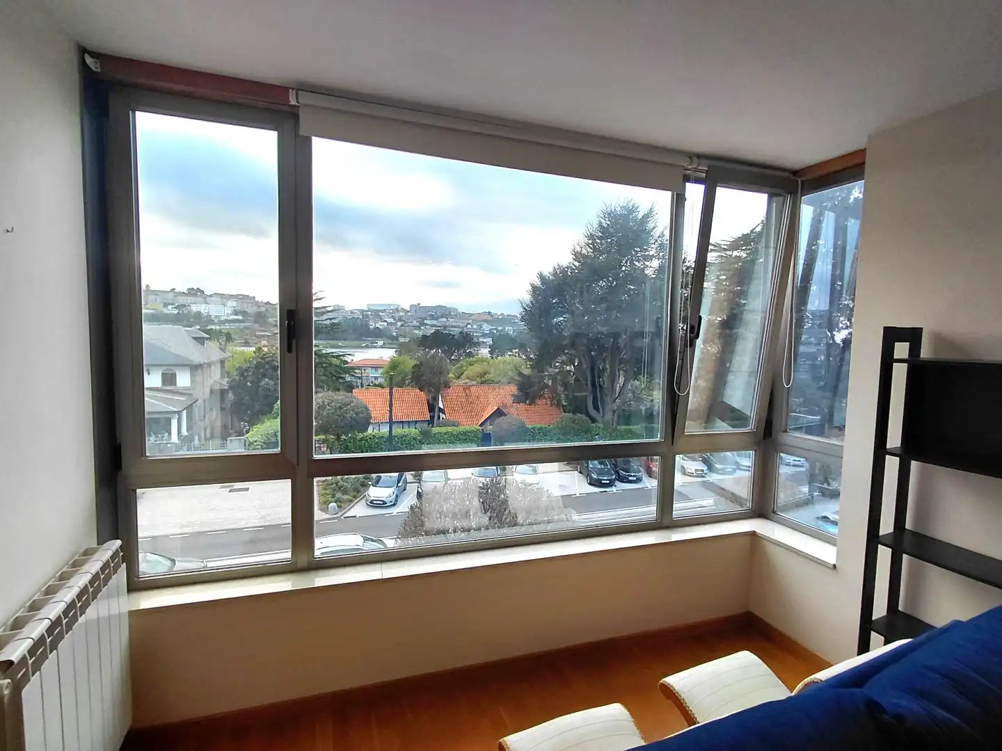 Schlafzimmer von Wohnung zum Verkauf in Oleiros mit Heizung, Parkett und Möbliert