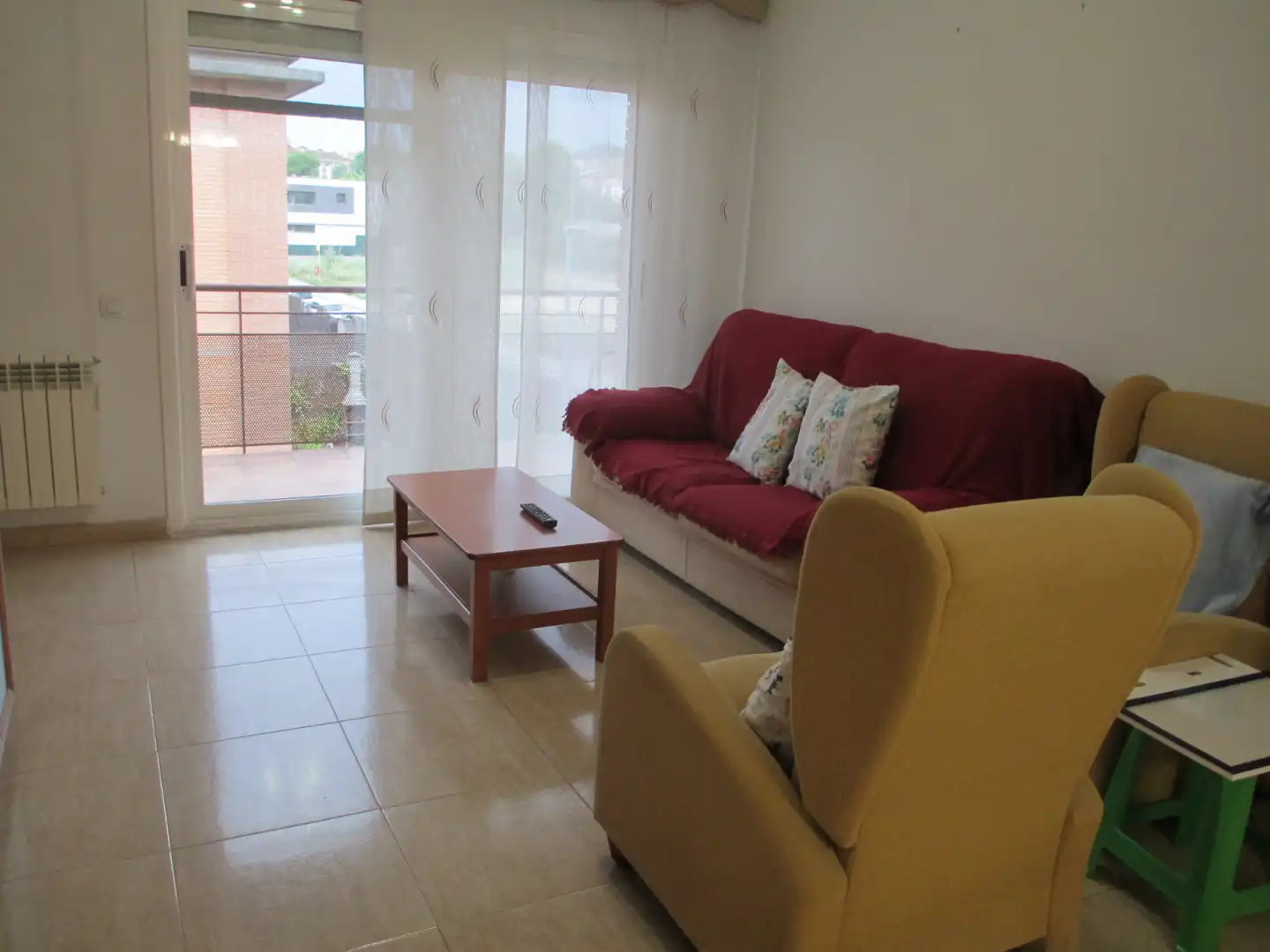 Sala de estar de Piso en venta en Sant Celoni con Calefacción, Trastero y Amueblado