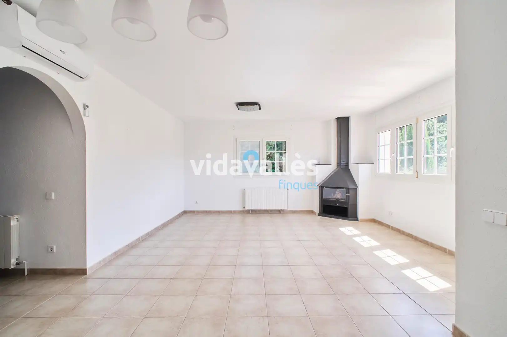Sala d'estar de Casa o xalet en venda en Vallgorguina amb Aire condicionat, Calefacció i Jardí privat