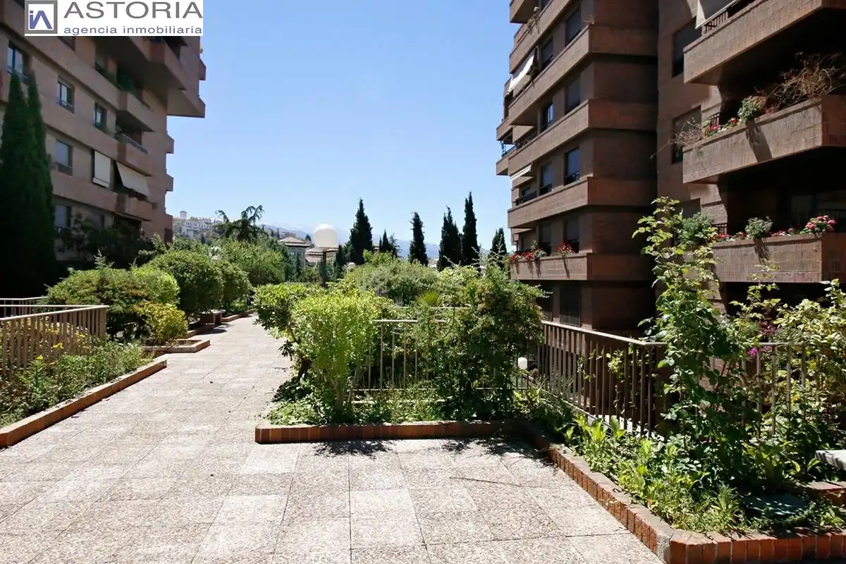 Vista exterior de Apartamento de alquiler en Granada con Aire acondicionado, Calefacción y Terraza