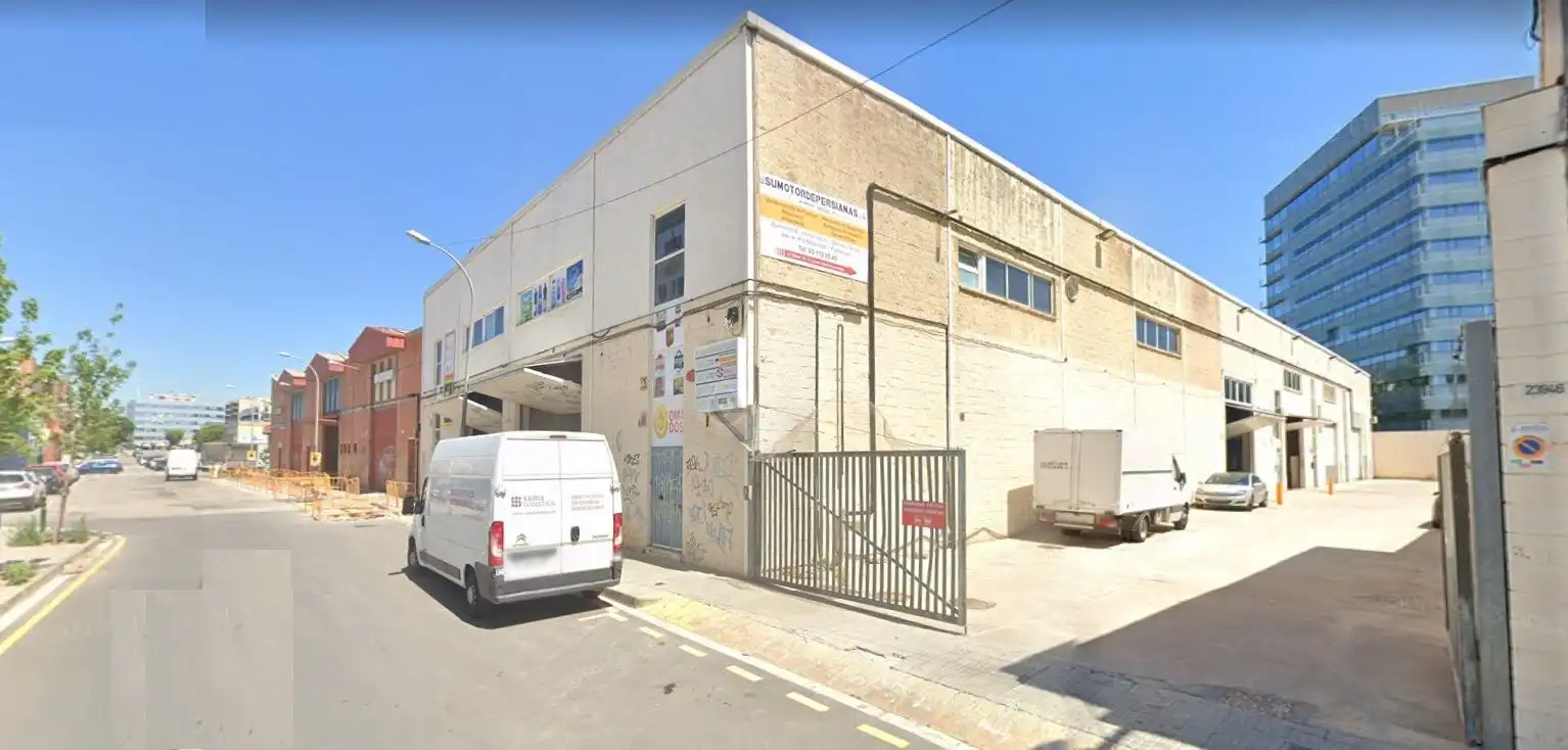 Industrial building to rent in Carrer de l'Oliverar 12