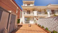 Vista exterior de Casa adosada en venda en Cubelles amb Aire condicionat, Terrassa i Balcó