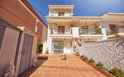 Exterior view of Single-family semi-detached for sale in Cubelles  with Air Conditioner, Terrace and Balcony