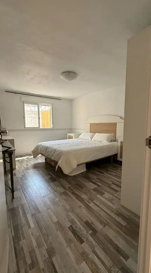 Dormitori de Casa adosada en venda en Cornellà de Llobregat amb Aire condicionat, Calefacció i Terrassa