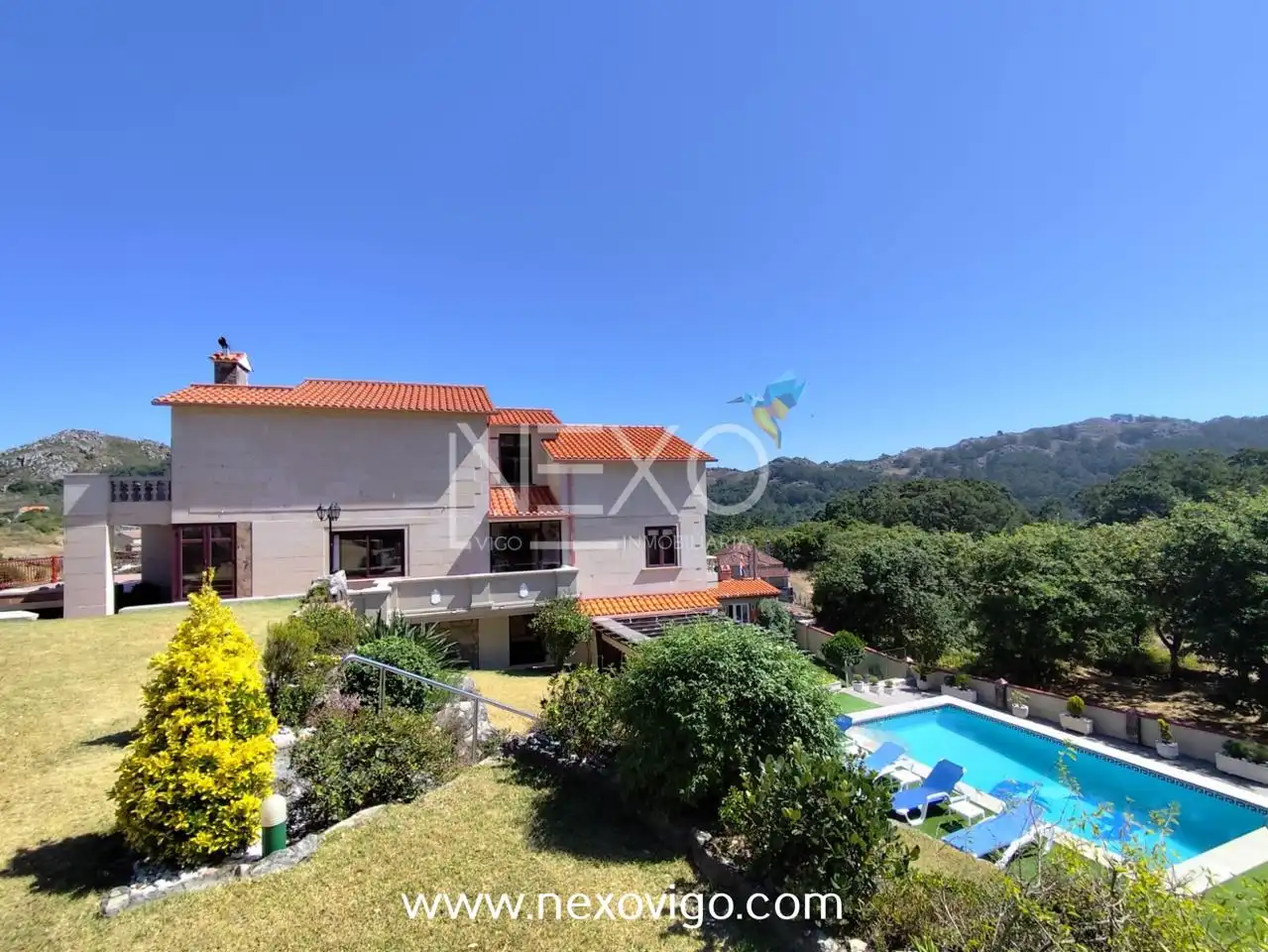 Außenansicht von Haus oder Chalet zum Verkauf in Cangas  mit Heizung, Privatgarten und Terrasse