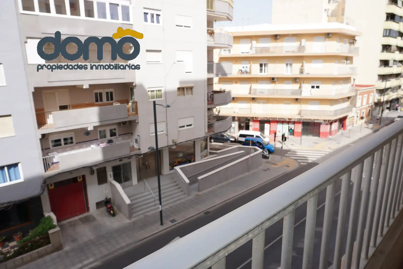 Vista exterior de Piso en venta en Almería con Amueblado y Balcón