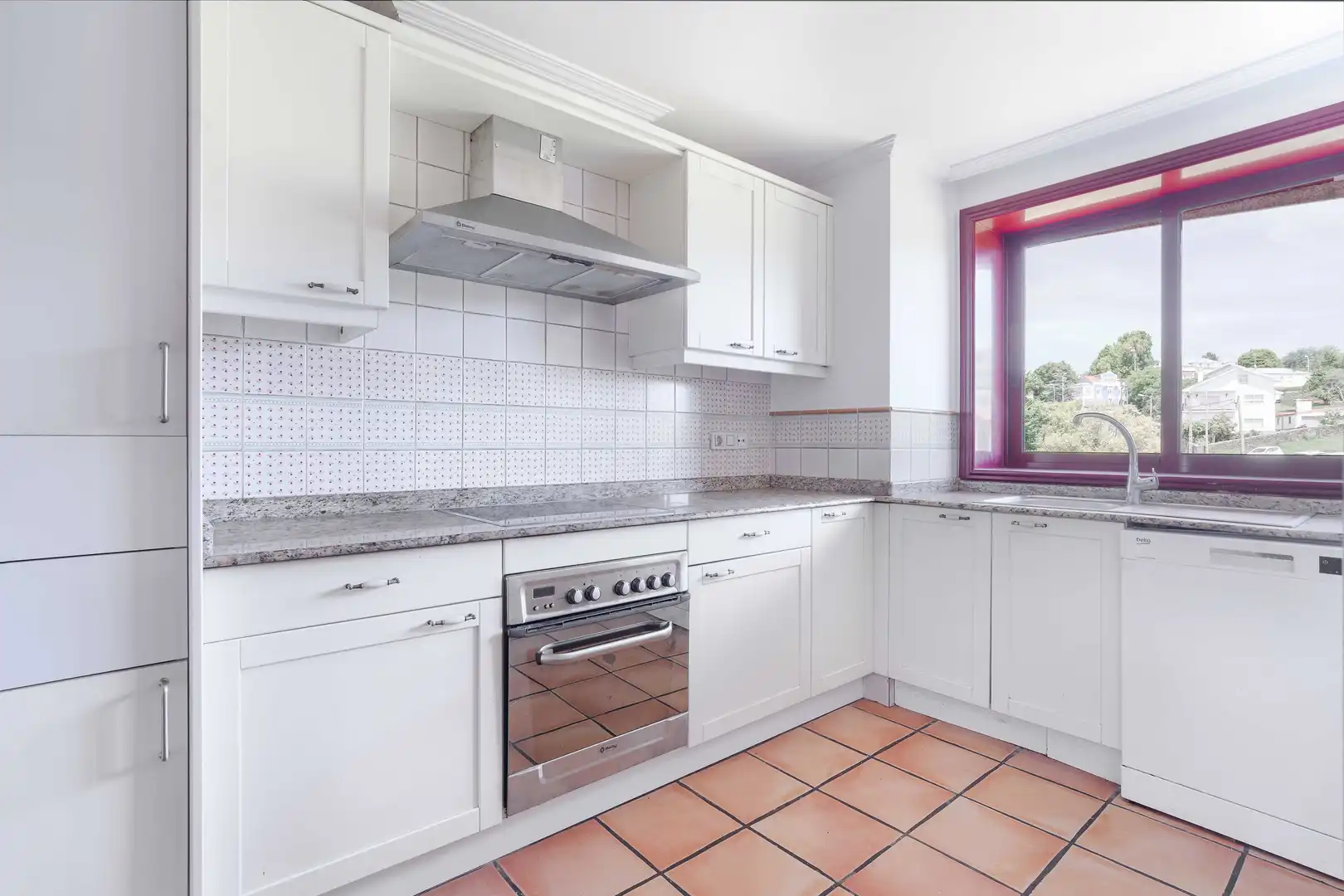 Cocina de Dúplex en venta en Oleiros con Calefacción, Trastero y Piscina