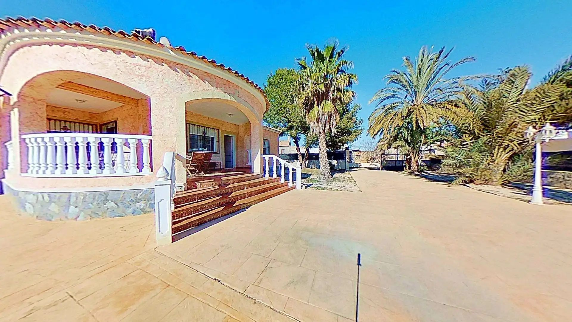 Vista exterior de Casa o xalet en venda en Dolores amb Aire condicionat, Terrassa i Piscina