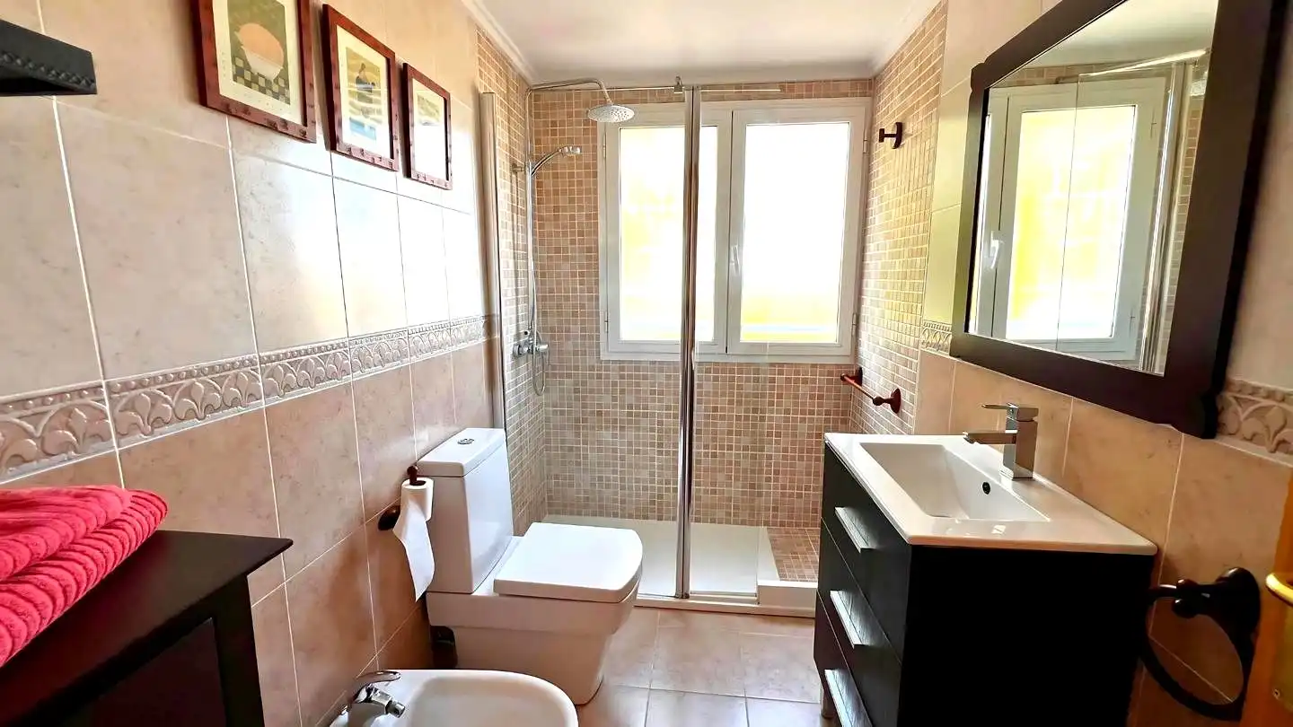 Bany de Apartament de lloguer en Valencia amb Aire condicionat, Moblat i Balcó