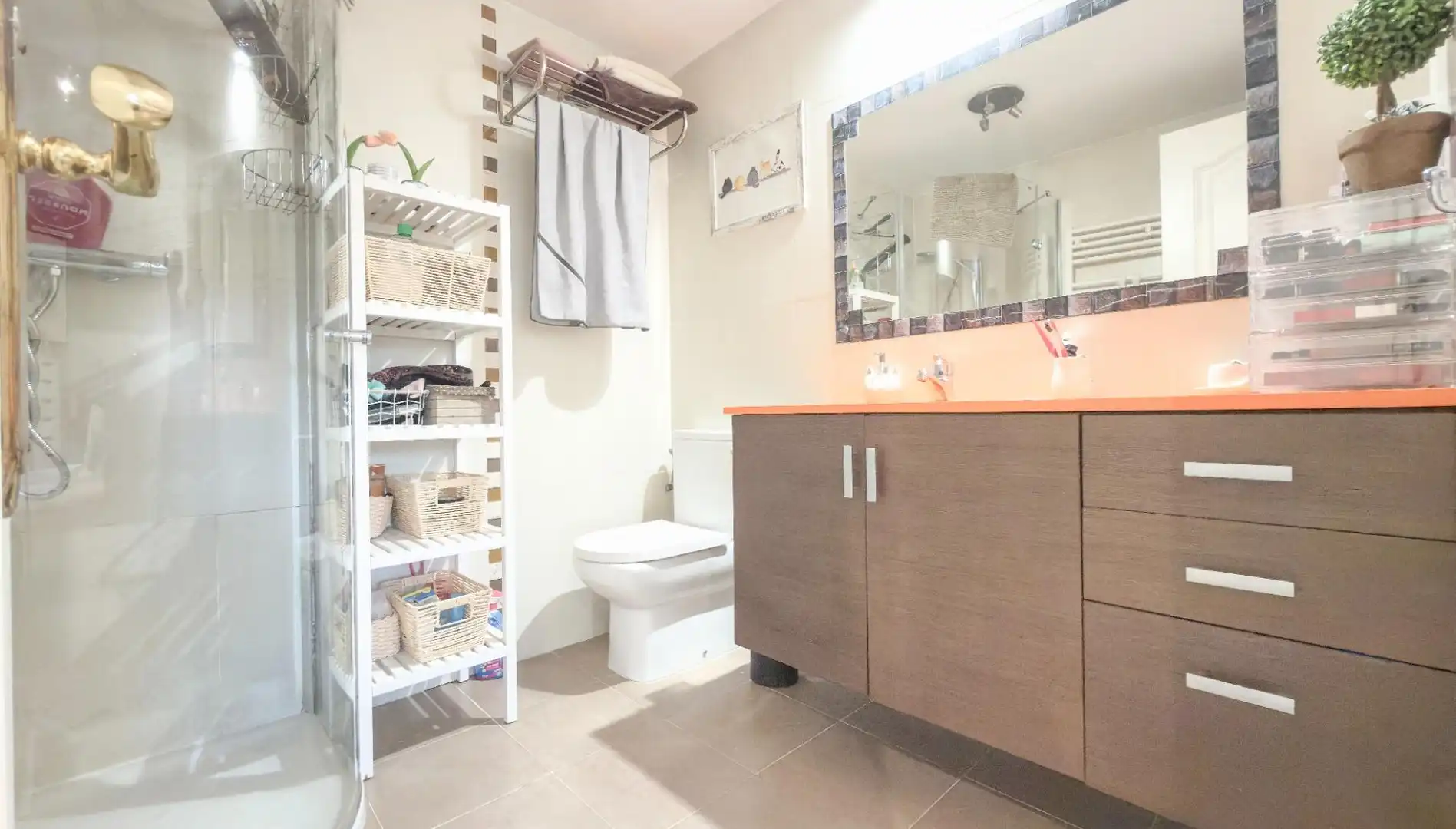 Baño de Piso en venta en Donostia - San Sebastián  con Calefacción, Parquet y Trastero