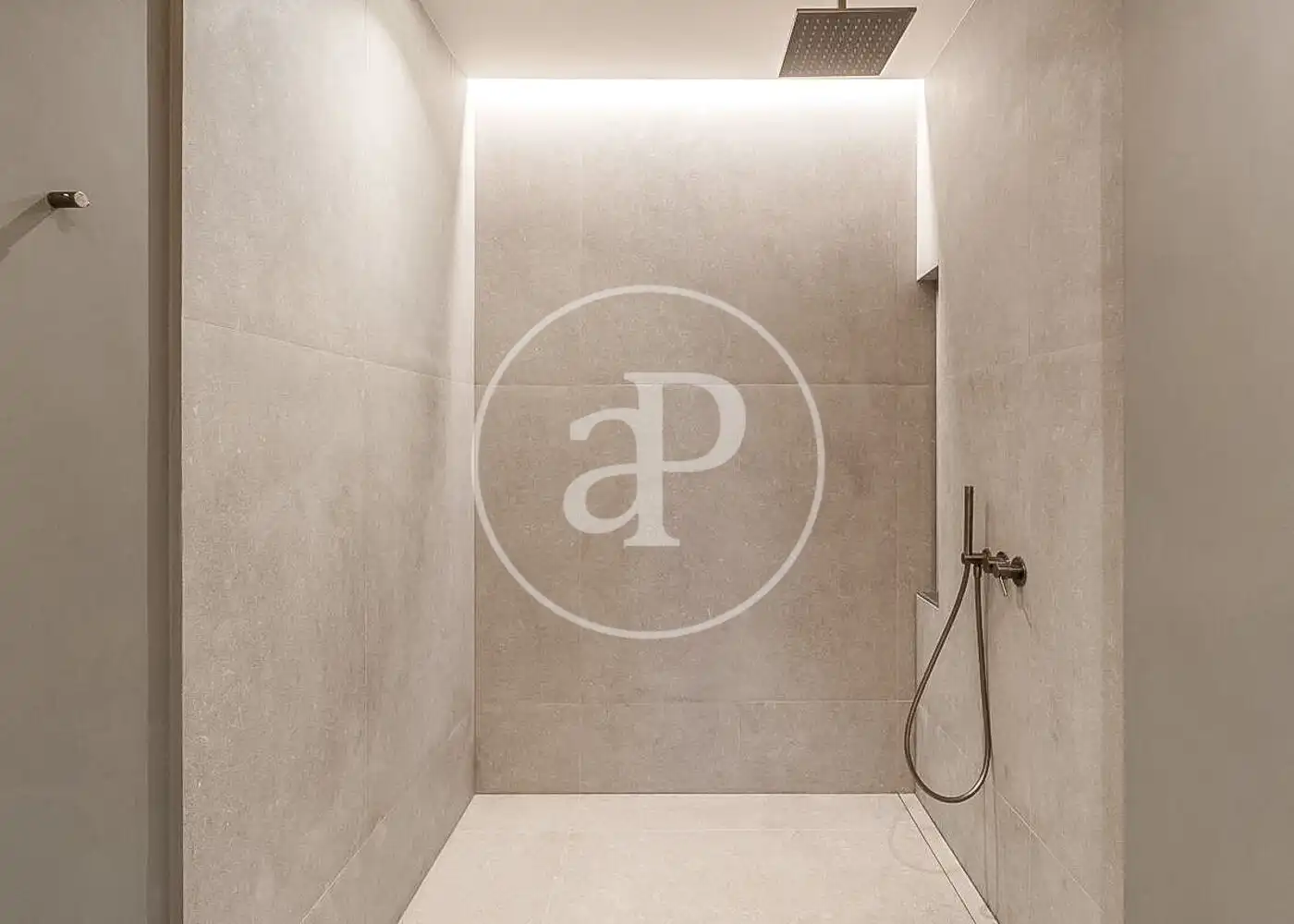 Bathroom of Flat for sale in Barcelona  with Air Conditioner, Heating and Terrace