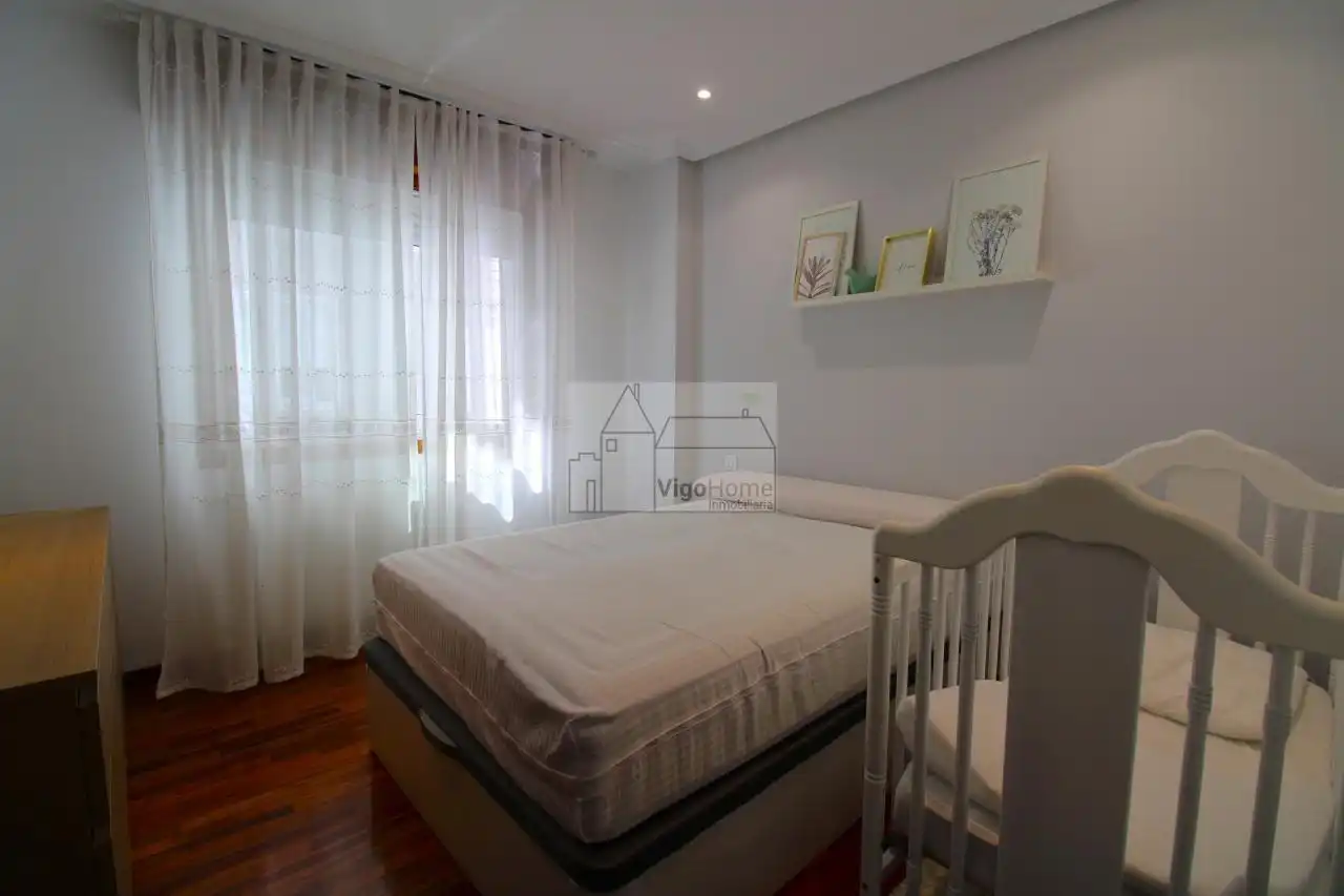 Bedroom of Flat for rent in Vigo   with Heating, Parquet flooring and Storage room