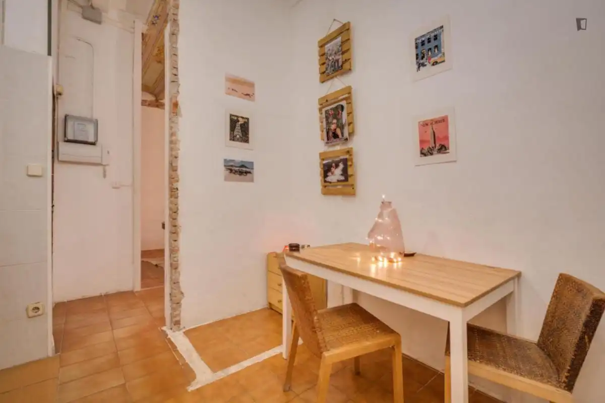 Menjador de Apartament de lloguer en Barcelona amb Aire condicionat, Moblat i Rentadora