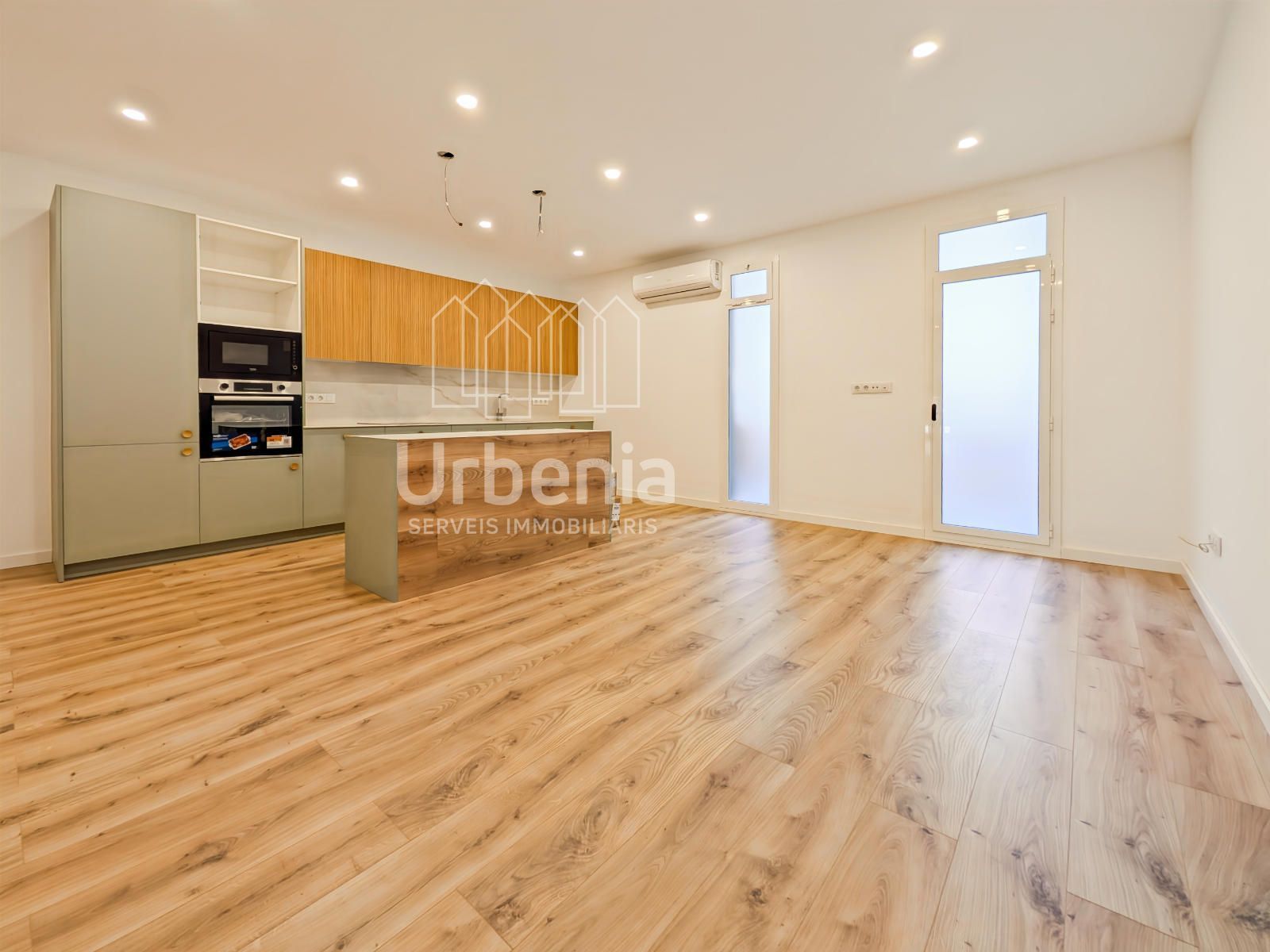 Kitchen of Flat for sale in  Barcelona Capital  with Air Conditioner, Heating and Terrace