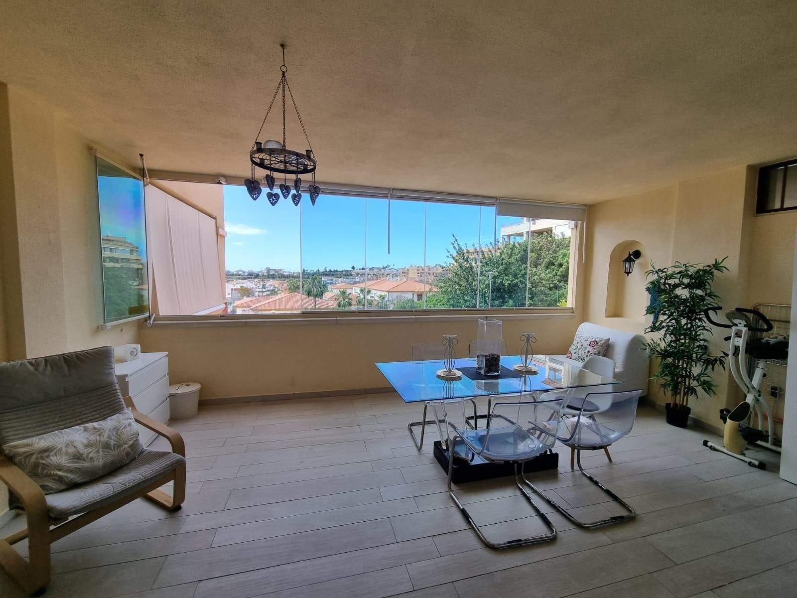 Apartamento en venta en Los Pacos, Fuengirola